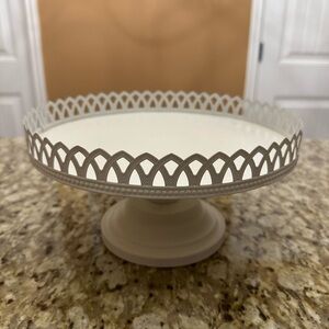 Elegant Cream Cake Stand